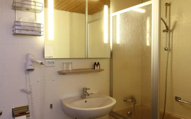 Hotel Löwen  by Mastiff