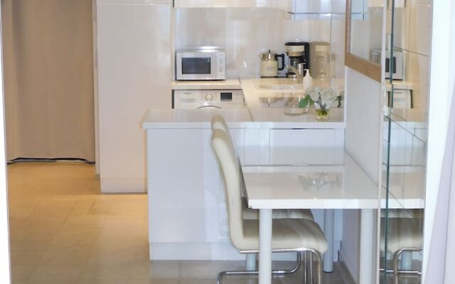 Beautiful White One Bedroom Croisette