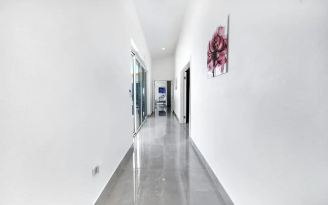 4-bed Villa, Pool, Parking