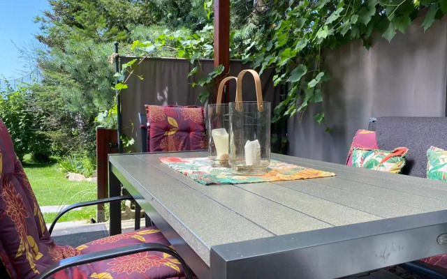 Pool & Lake Holiday Home