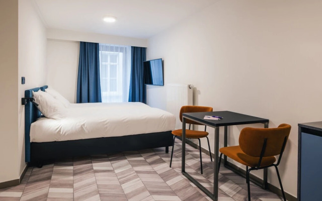 13 O'clock Hostel