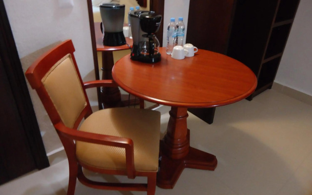 Hotel Porto Allegro - Near Malecon