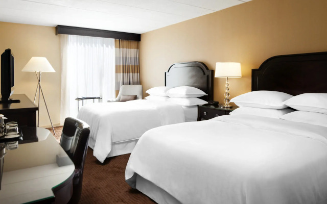Sheraton Milwaukee Brookfield Hotel