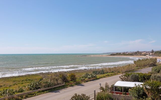 Pleasant Holiday Home in Donnalucata near Spiaggia Micenci