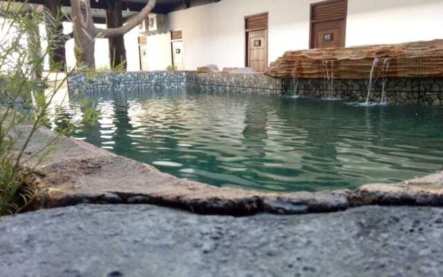 Coconut Hotel - Hostel