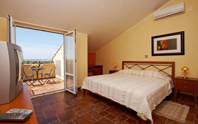 Guesthouse Barboska-pool & tennis court
