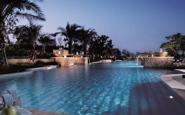 The Ritz-Carlton Jakarta, Mega Kuningan