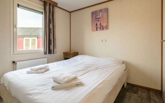 Well Furnished Mobile Home with Microwave near Water