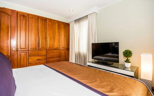 Lloyds Apartsuites Parque 93