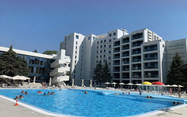 Apartments in the Rossiyanka apart-hotel on Pionersky Avenue 20