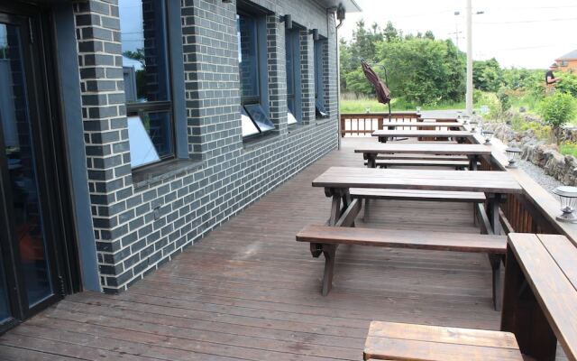 Doomchit Guest House - Hostel