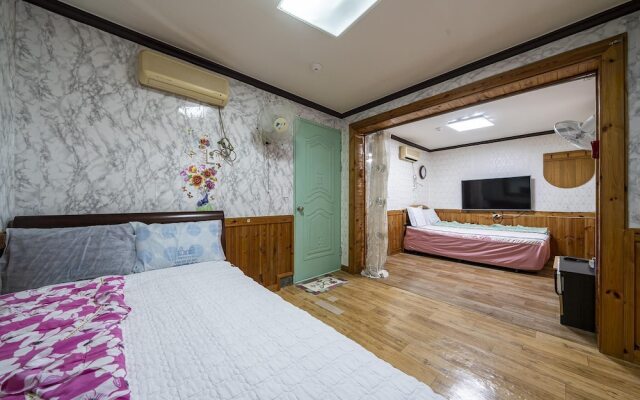 Boryeong Hayan Motel