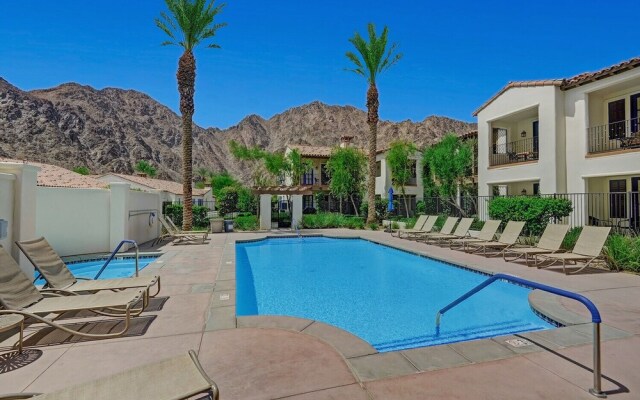 Barefoot Villa Mountain Views & Luxury Spa Access