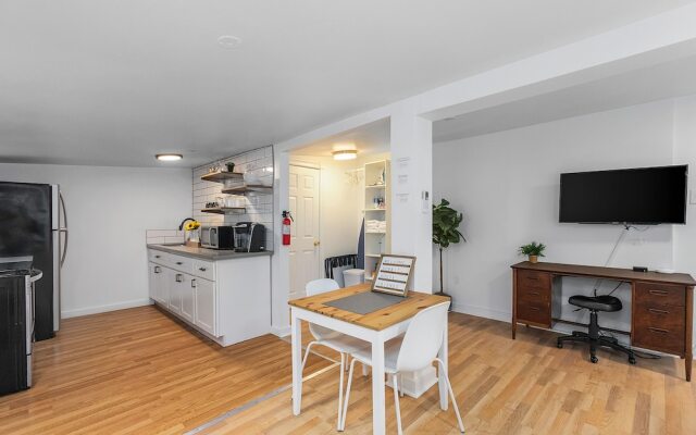 Walk to the waterfront The Hobbit House