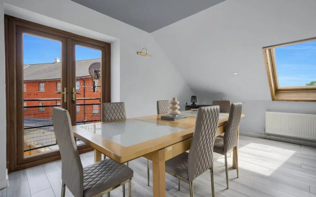 Luxury Penthouse Suite - Swansea Central - Beach