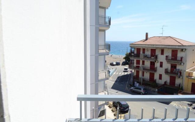 Fondachello Beach House 2