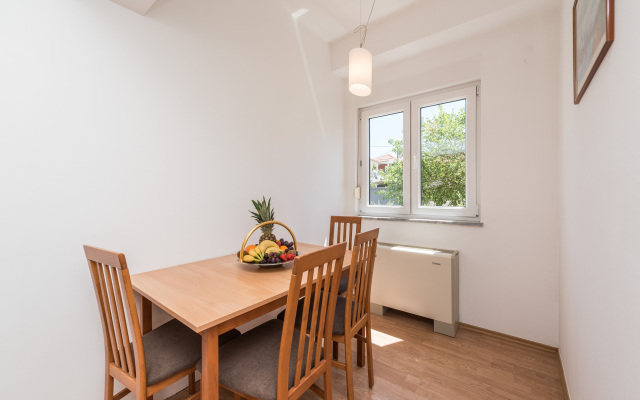 Apartment Ela 220m From the Beach