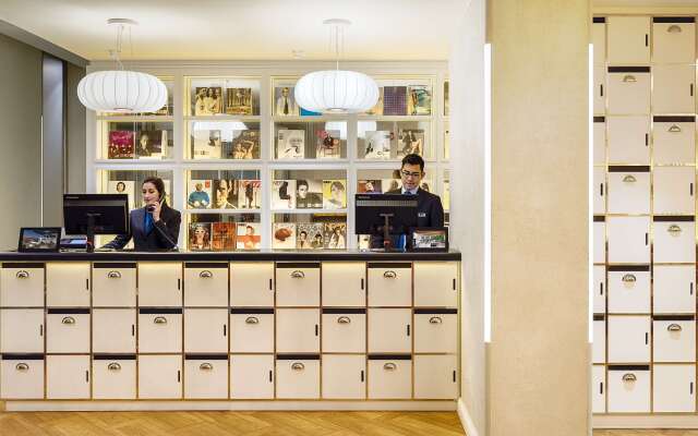 H10 Universitat Hotel