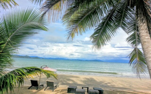 Foxy's Beach Resort