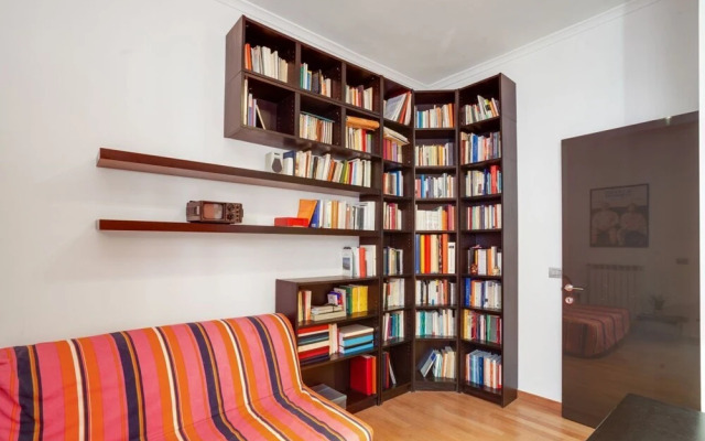 Stylish House with Hot Tub, Movies & Books
