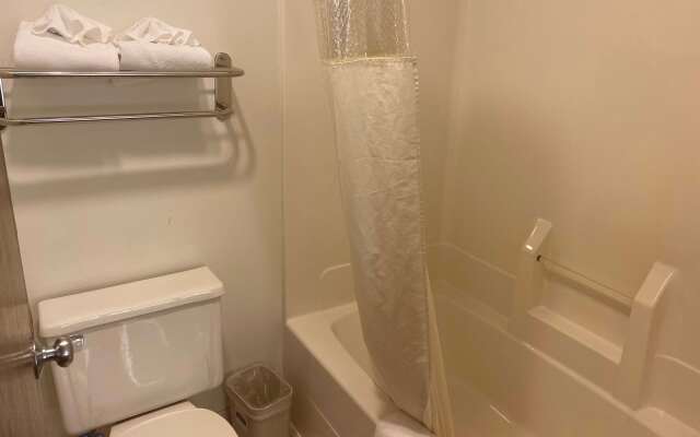 Howard Johnson by Wyndham Manteno