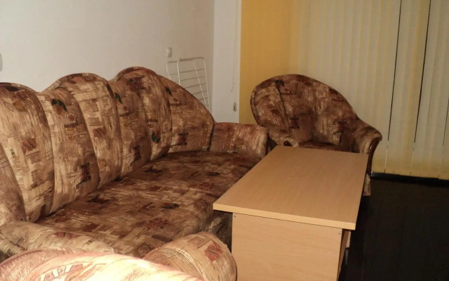 Meni Apartments and Guest Rooms