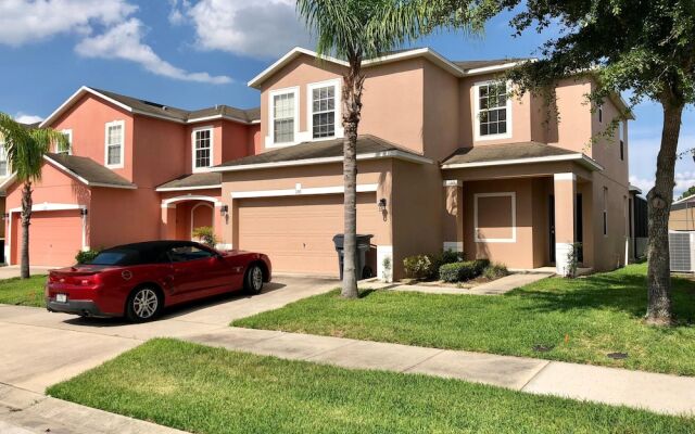 Four Bedroom Pool Home - 150 EP - Vusa