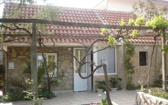 House With Grill And Parking