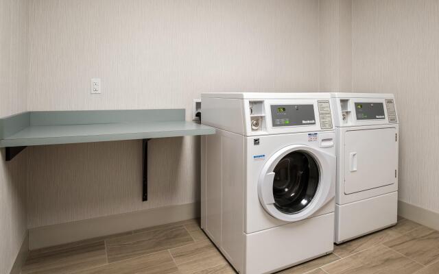 Holiday Inn Express & Suites Racine by IHG