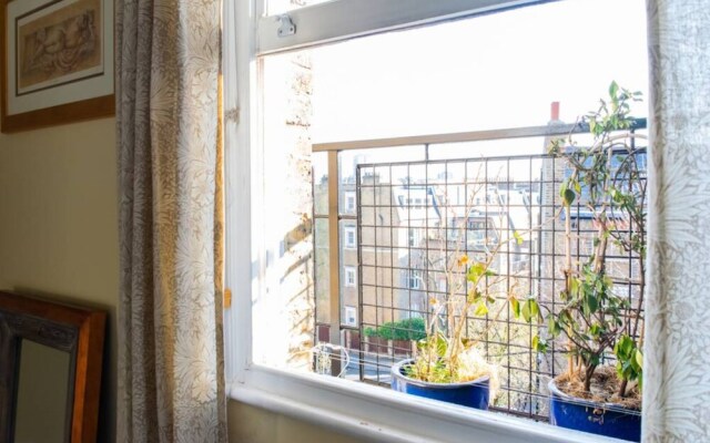 Gorgeous Apartment in a West End Mansion
