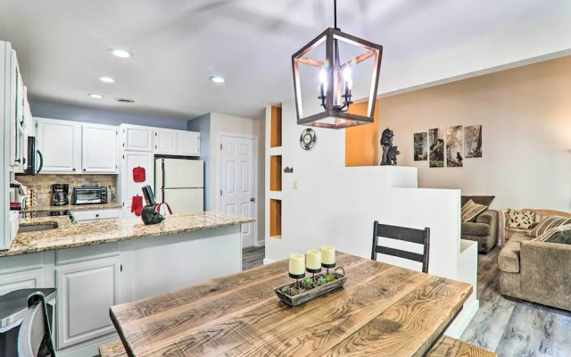 Charming Lake Harmony Townhouse w/ Balcony!