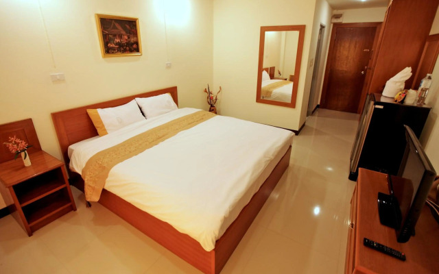 Rafael Mansion Bangkok Aiport
