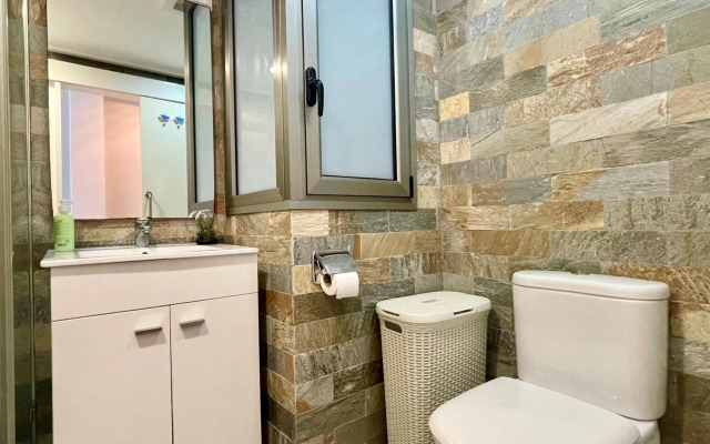 Hierro 19 Las Canteras Beach. Parking Available