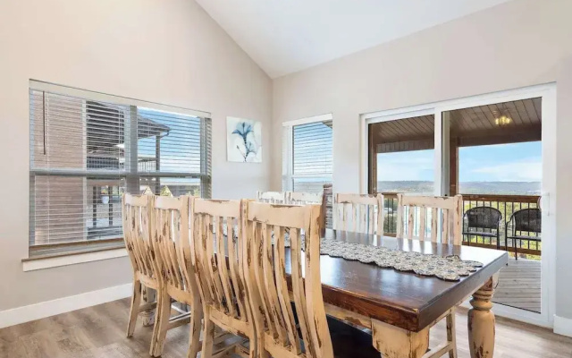 A Birds Eye Bridge View - 5 BDR w/ Private Hot Tub