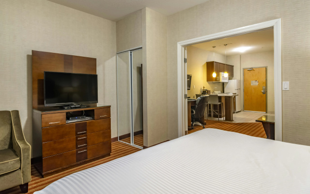 Devonian Hotel & Suites