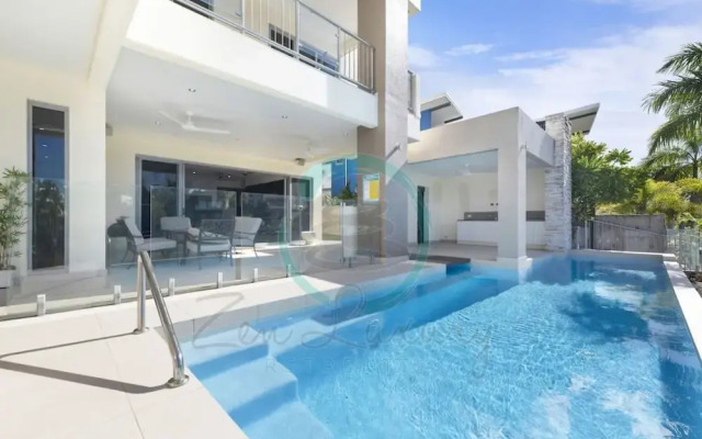 Luxury Marina Mansion Pool Gym BBQ Office