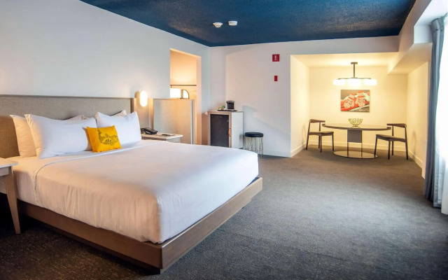 DoubleTree by Hilton St. John's Harbourview