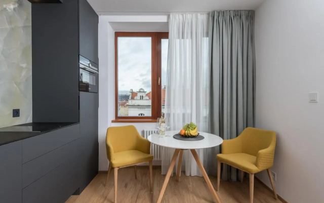 Fully renovated stylish duplex in a convenient location