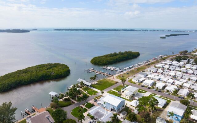 3 Bedroom Bay Front Villa Bring Your Boat Dock Space Available 3 Villa by Redawning