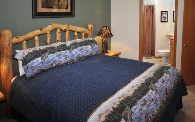 Canyon Run I-101 3 Bedroom Condo by RedAwning