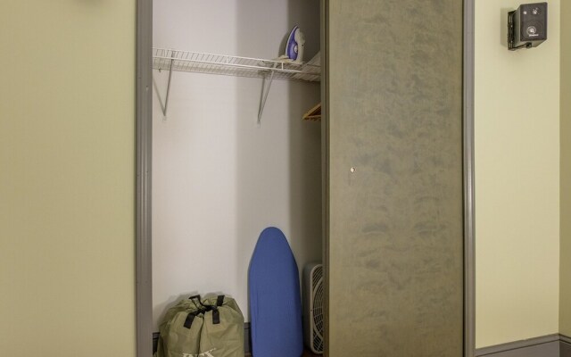 FRONTDESK 2015 East 4th Street Apts Downtown Cleveland