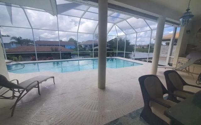 Cozy Canal 3 Bedroom Home