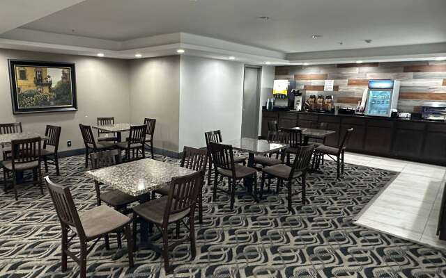 La Quinta Inn and Suites by Wyndham Cincinnati North