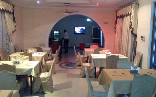 His Royal Vico Hotel