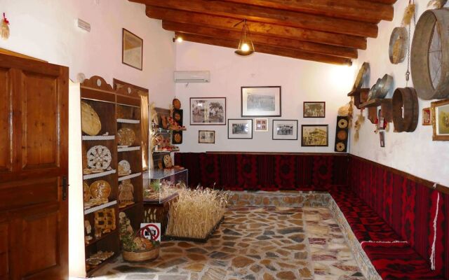 Home With Small Pool Near Athens, Easily Accessible by Public Transport
