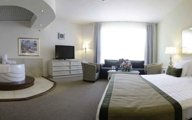 Royal Plaza Hotel