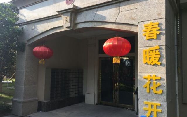 Yangjiang Hailing Island Chunnuan Huakai Apartment