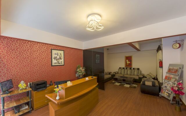 Hotel Raj Comforts - Golf View