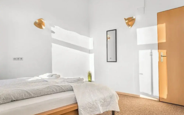 Cozy 2BR Apt Next to Millennium Tower