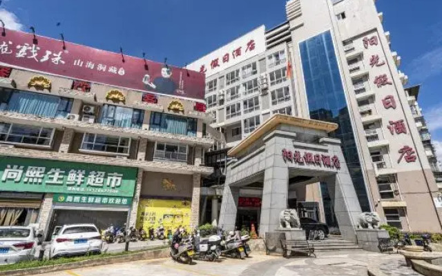 Sunshine Holiday Hotel
